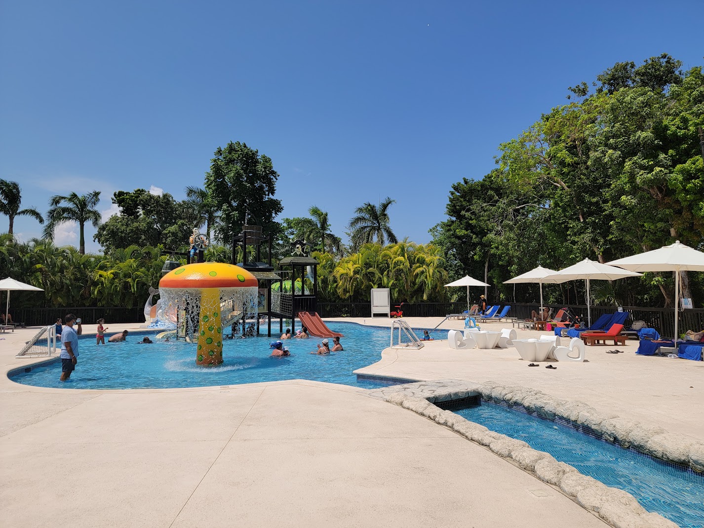 Grand Riviera Princess beach area