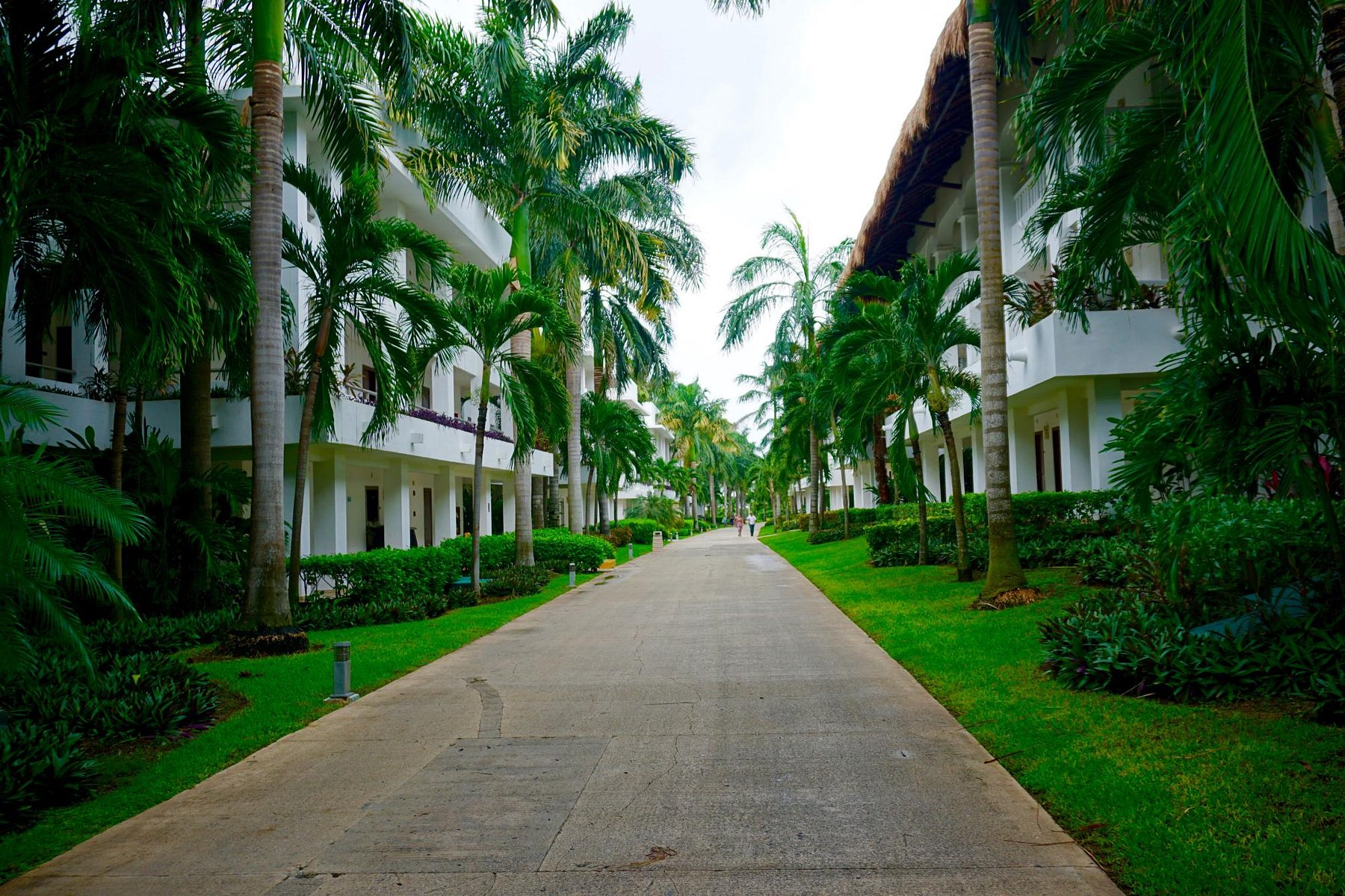 Long resort walkway with family