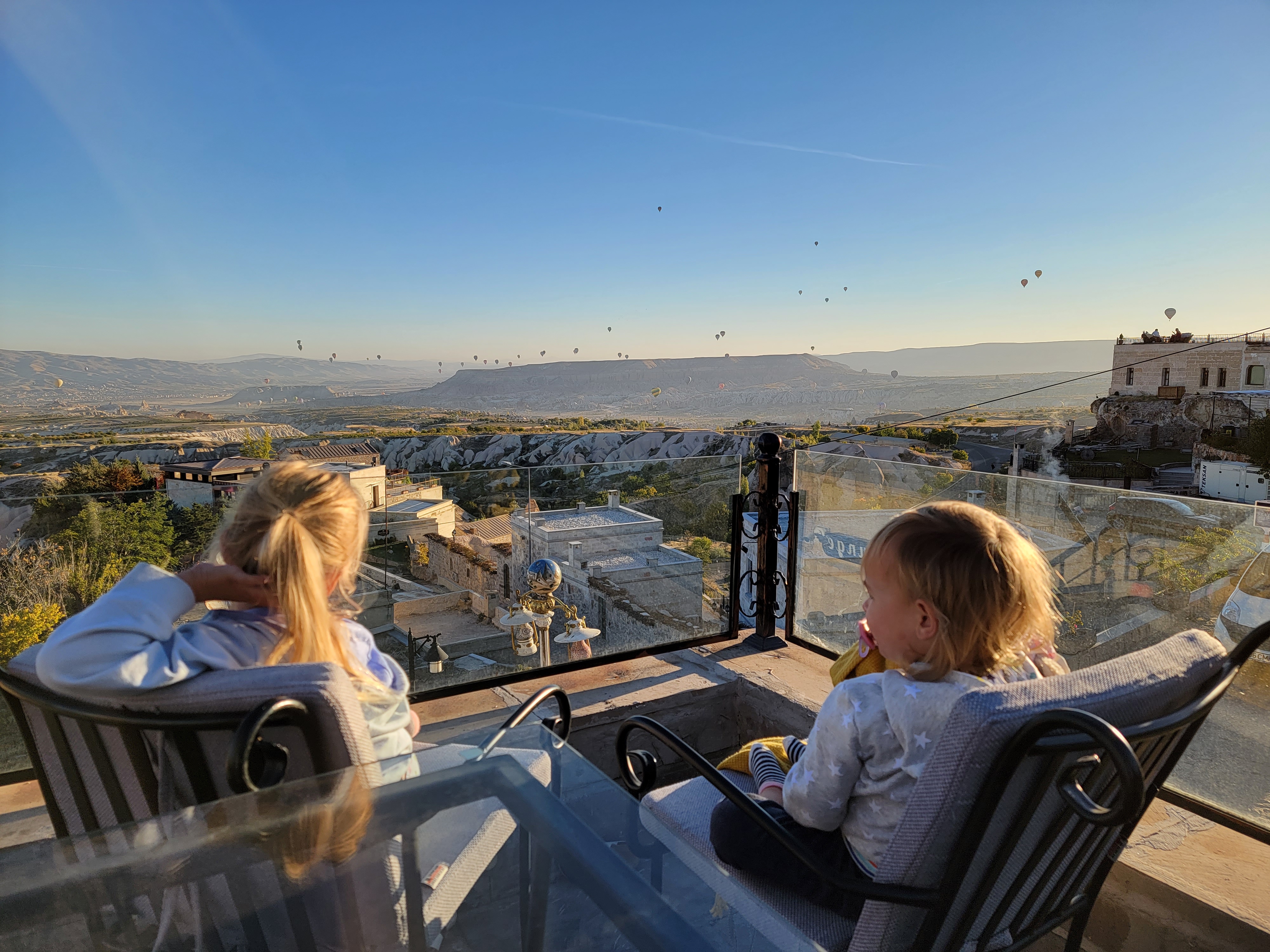 Multi-level terraces with minimal barriers