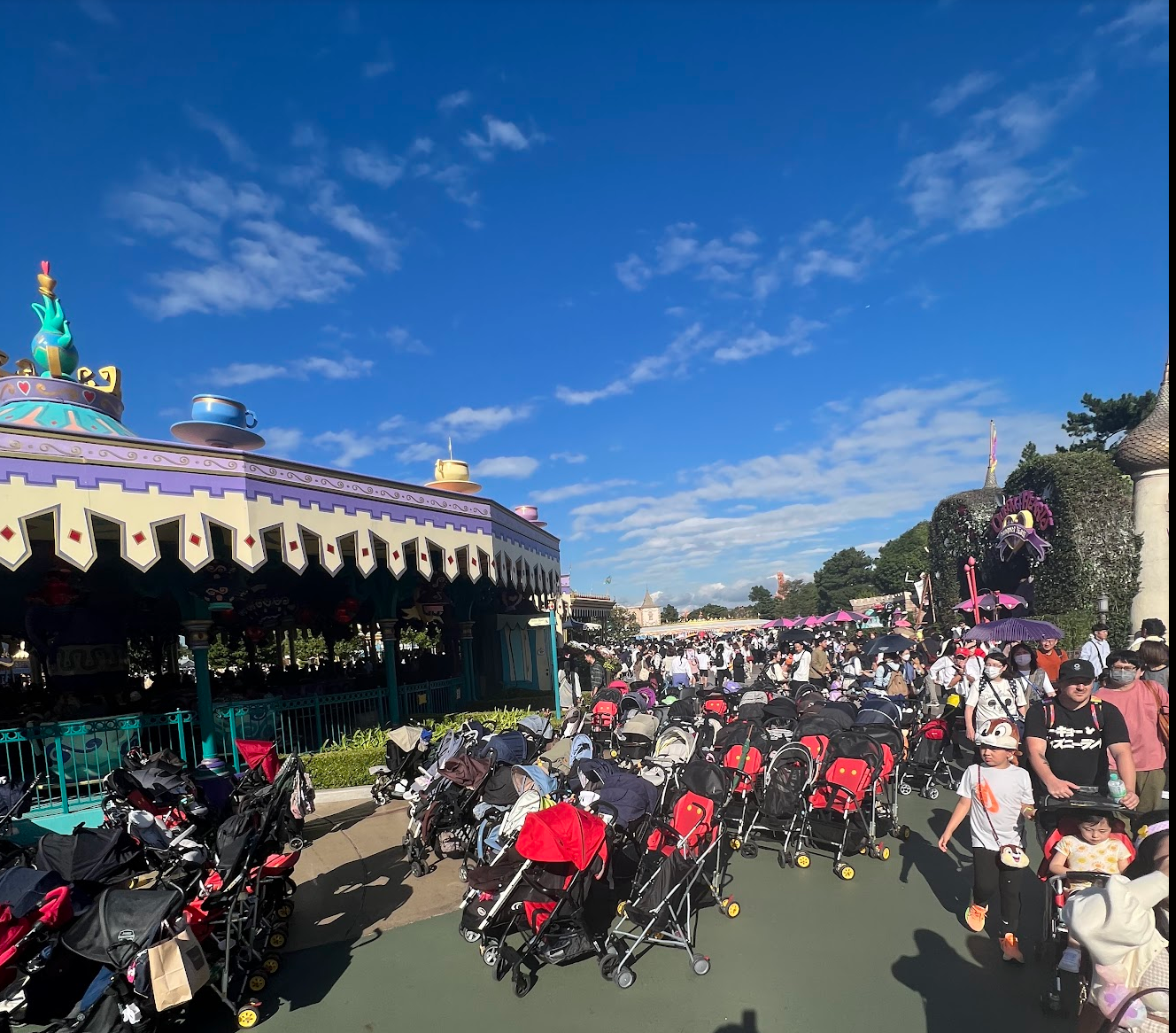 Extreme overcrowding at Tokyo Disneyland